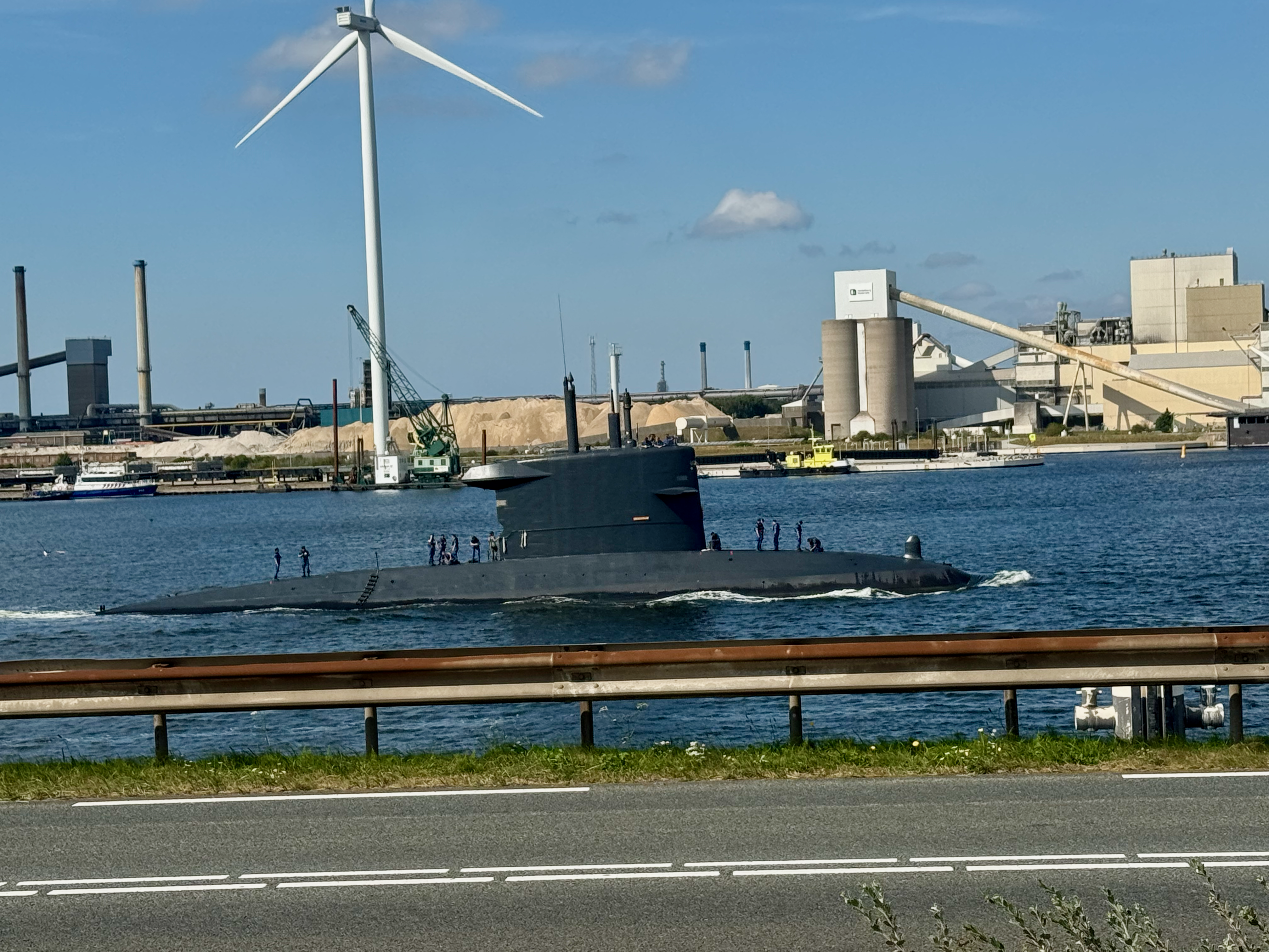 Ein U-Boot auf dem Nordseekanal 